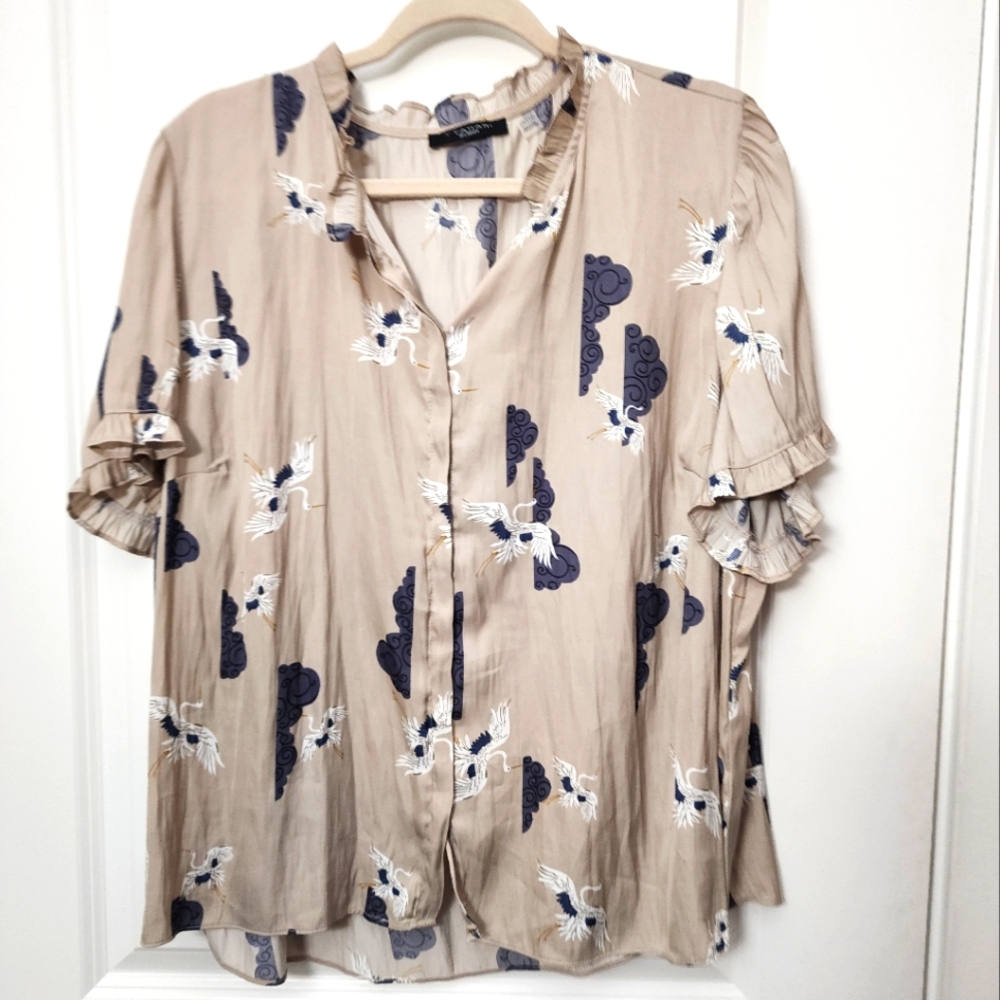 5/$30 T Tahari Cream and Tan Flutter Sleeve Button Down Shirt